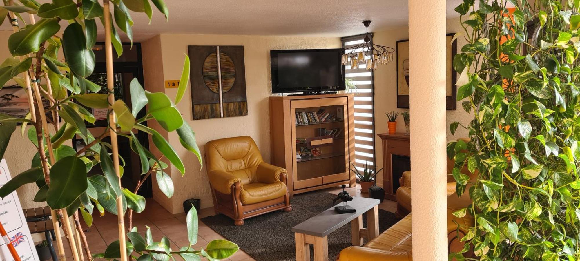 Hotel L'Etoile Aeroport - A61 カルカソンヌ エクステリア 写真