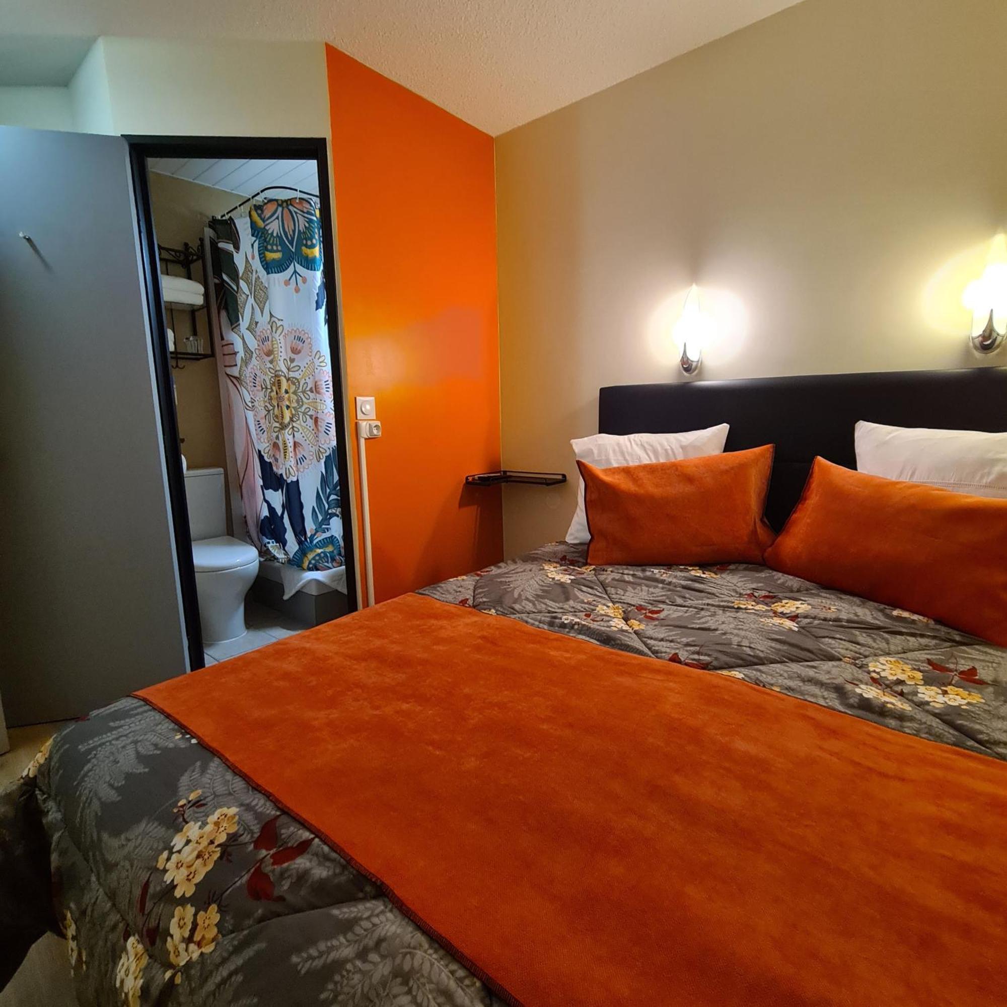 Hotel L'Etoile Aeroport - A61 カルカソンヌ エクステリア 写真