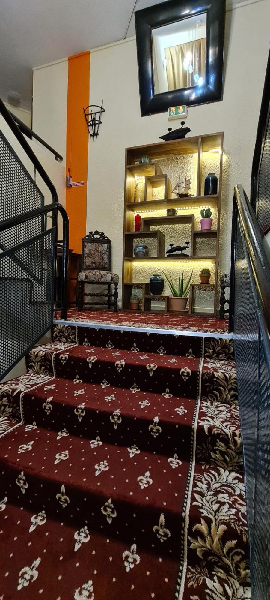 Hotel L'Etoile Aeroport - A61 カルカソンヌ エクステリア 写真