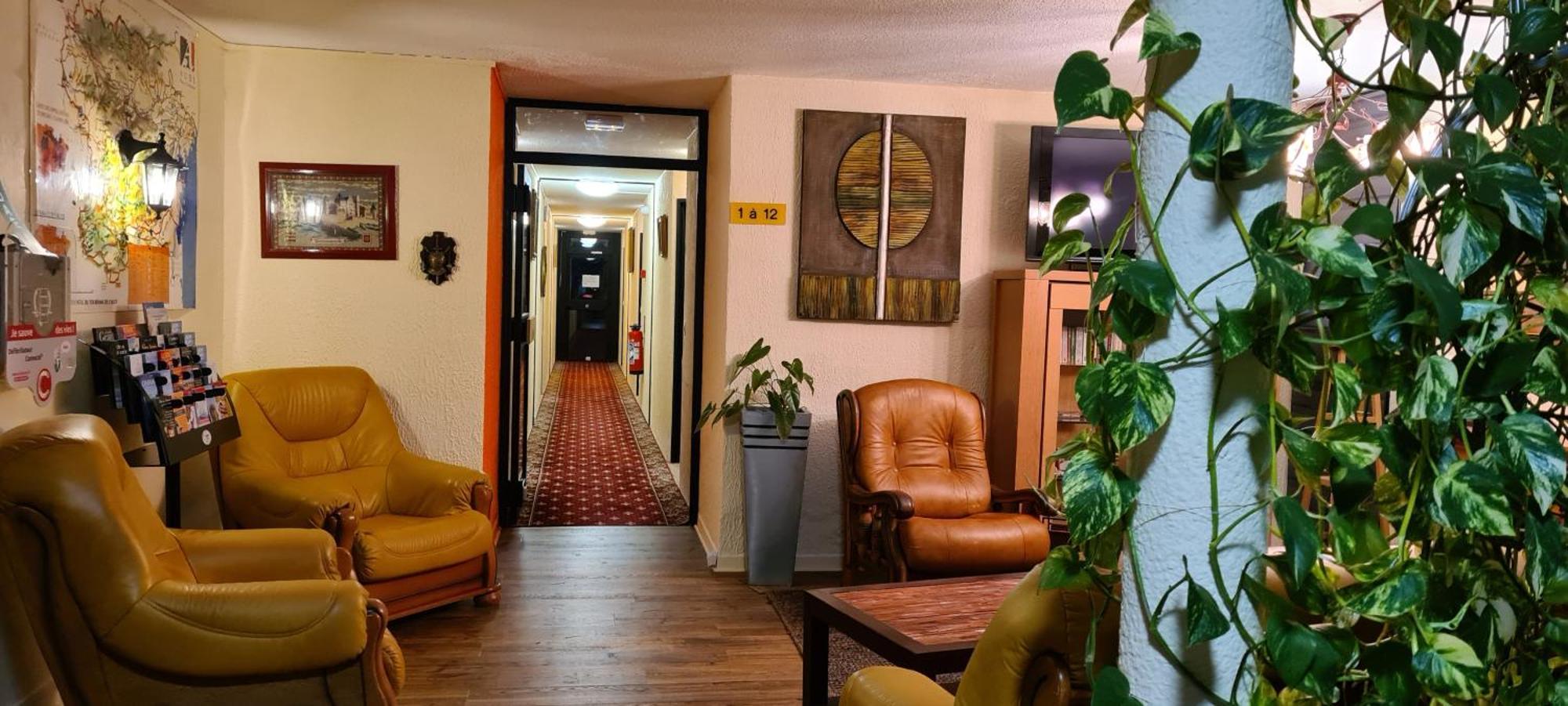 Hotel L'Etoile Aeroport - A61 カルカソンヌ エクステリア 写真