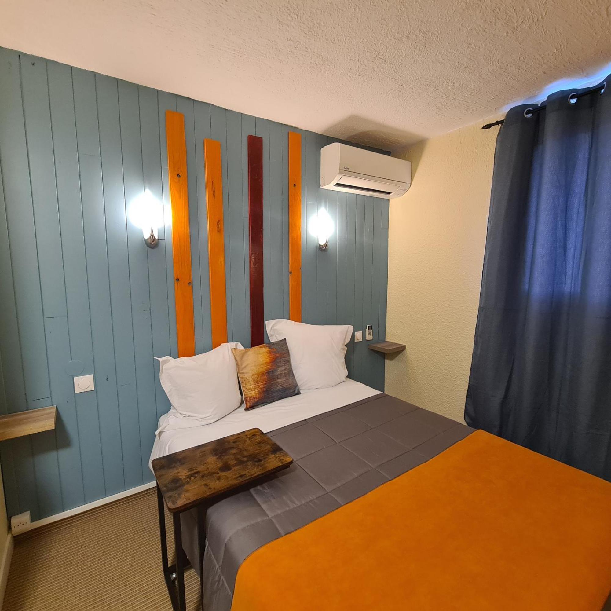 Hotel L'Etoile Aeroport - A61 カルカソンヌ エクステリア 写真