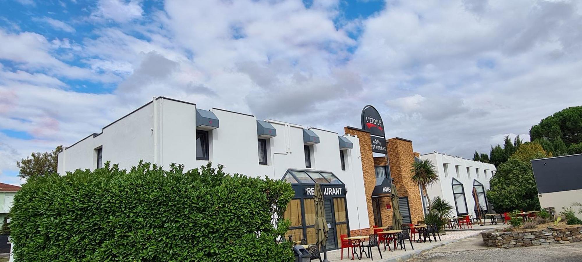 Hotel L'Etoile Aeroport - A61 カルカソンヌ エクステリア 写真