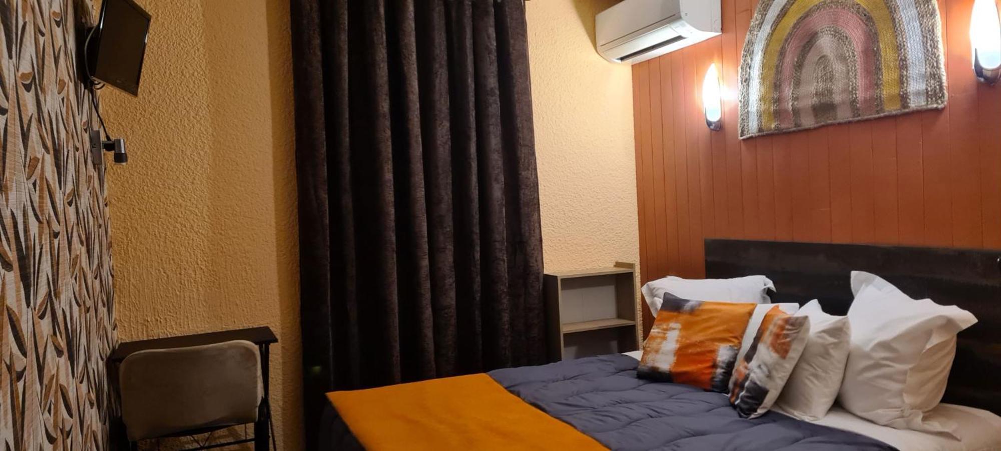 Hotel L'Etoile Aeroport - A61 カルカソンヌ エクステリア 写真