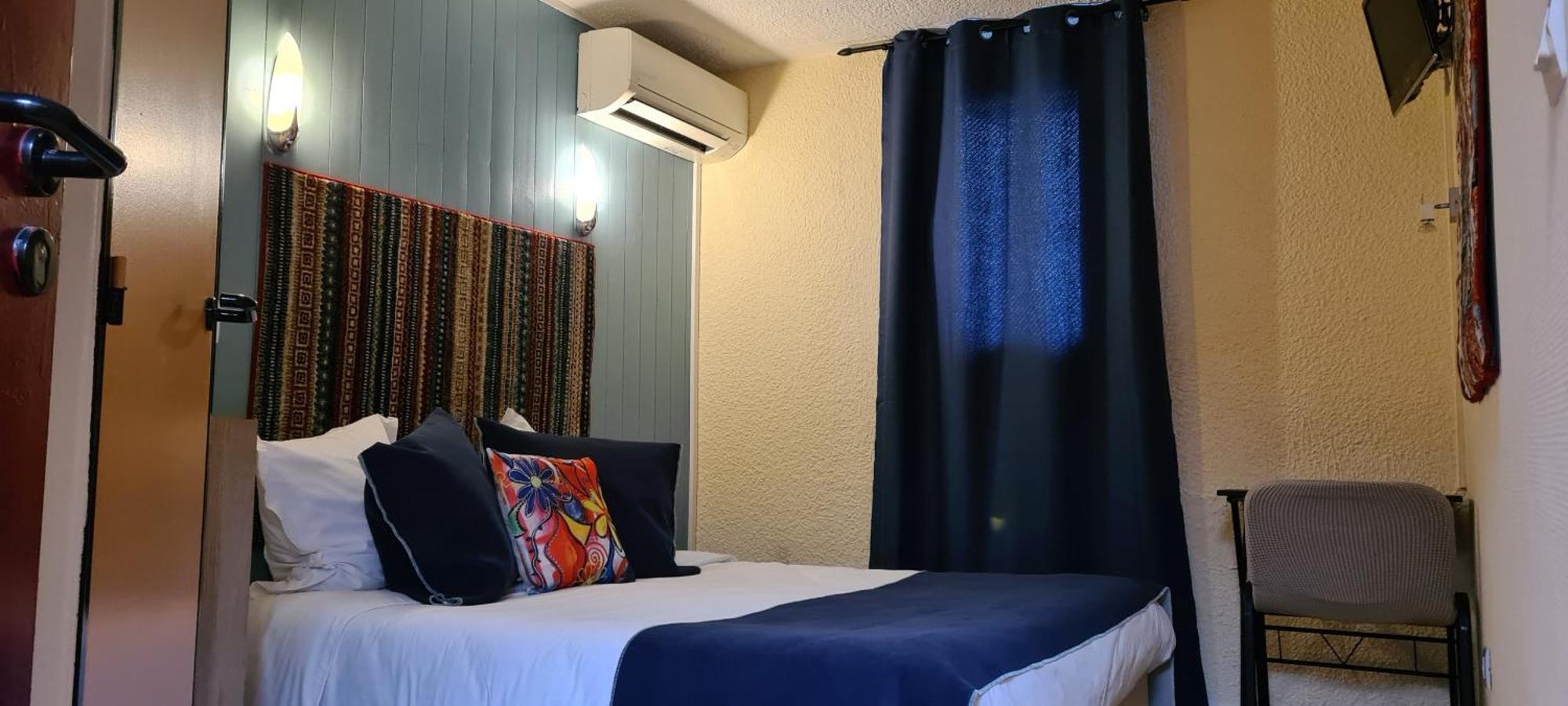 Hotel L'Etoile Aeroport - A61 カルカソンヌ エクステリア 写真