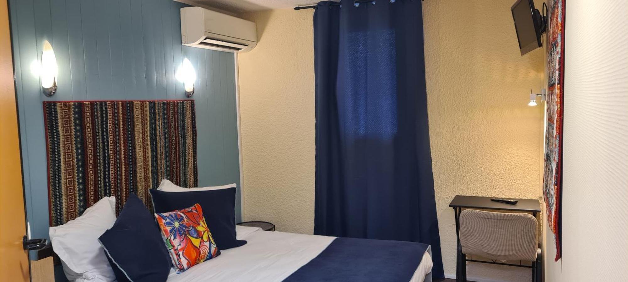 Hotel L'Etoile Aeroport - A61 カルカソンヌ エクステリア 写真